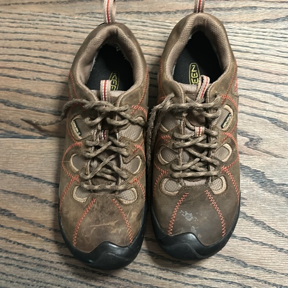 Keen waterproof hiking shoes in size 7.5 - Picture 3 of 9